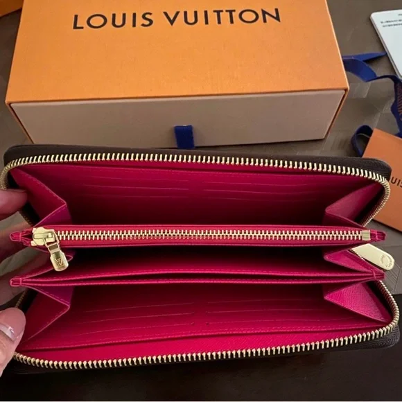 LV ZIPPY WALLET - Picture 2 of 5